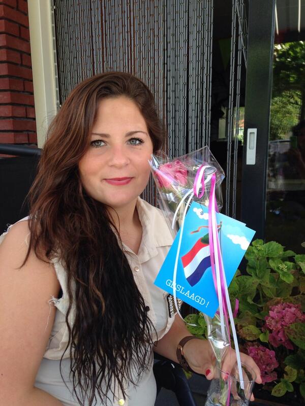 AnsKuiper's tweet photo. Dochterlief geslaagd.#trots. En nu genieten van je vakantie . http://t.co/hw2IjQj1wj