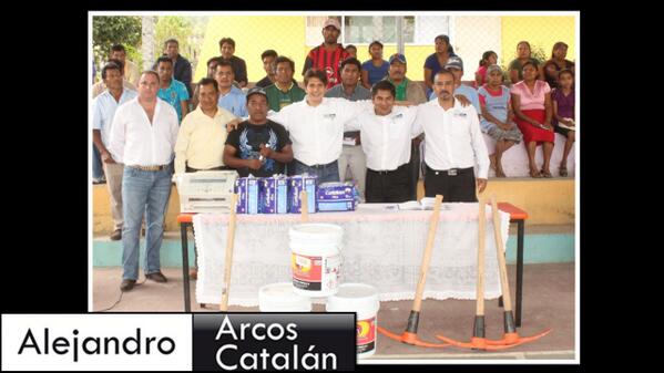 En Azinyahualco llevamos víveres, ropa, artículos de 1era. necesidad y pintura para el centro de salud. #Chilpancingo