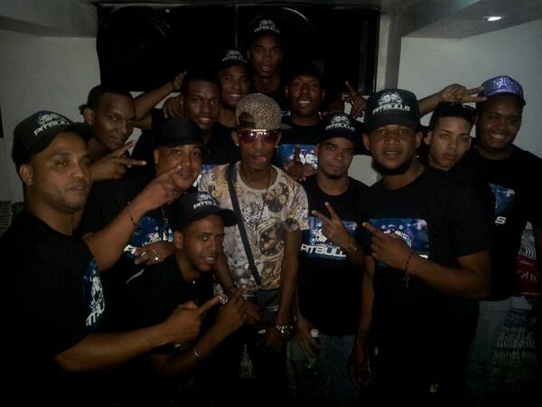 corodepitbulls's tweet photo. El príncipe baru @DjGoteraRd @djdiegord @MrChepy24 @Dj_SorpresaRd @Djnegro0206 @Dj_Tabu08 @Dj_black18 http://t.co/qLEIX9mQtd