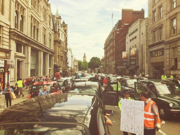 bestCourse4me's tweet image. Have you seen the #UberProtest in London? Our streets are grid locked by London black cab drivers.