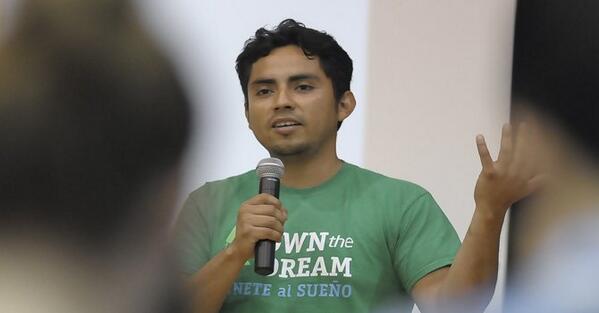 lavozhouston's tweet photo. #Dreamers una renovación agridulce http://t.co/b87luX7fEZ #DACA @AlvaroOrtiz100 http://t.co/cpaYE4WRP8