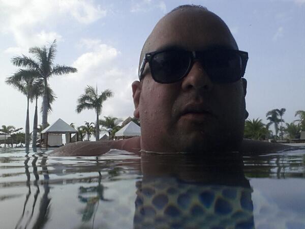 <a href="/la_cascara/">LaCascara.TV</a> <a href="/VenetoCasino/">Veneto Hotel Casino</a> #MundialEnElVeneto que mejor q verlo dentro de la piscina;-)