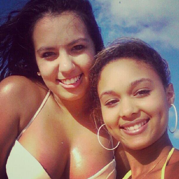 Mon_Maldo's tweet photo. a mis amores que ya me siguen pro aquí, no duden en darle follow a mi preciosa sobrina @Rebe_Palacios http://t.co/VuX0OTumgC