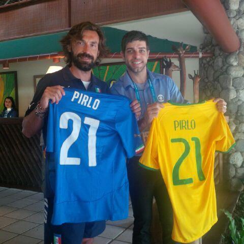AghiadG's tweet photo. “@Pirlo_official: Juninho è venuto a trovarmi!Abbiamo parlato anche del libro gli...http://t.co/M8F8bnWtLq” c'est pas beau ça ? @baptbapt31