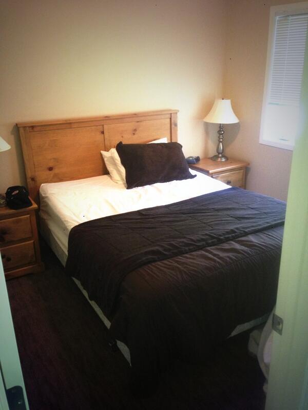 BMcHolty's tweet image. @cmfrolly @choppy44 whats all the fuss about. I am happy with my room! Ha #79 #10cap #roomwithaqueen #prosONpullouts