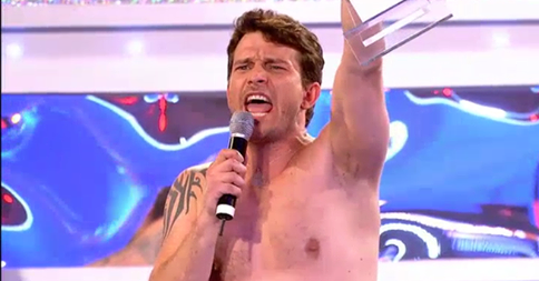 MQStv's tweet photo. Arturo, ganador de nuestra final de finales: “¡Esto va por mi Merche!”> http://t.co/ow9nuIZTqO http://t.co/xwY7n0hsKa