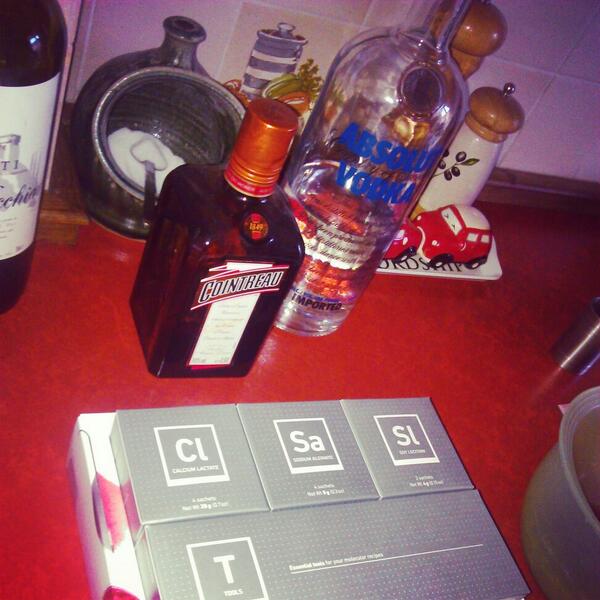 RubyRoxx's tweet photo. Molecular mixology bars in london?? #molecularmixologoy #london #cocktail #bars http://t.co/9ZHqKqmvHi