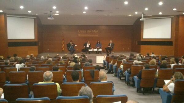 Comença la #taulacodipenal a la Casa del Mar. Anem a parlar dels drets perduts en salut mental.