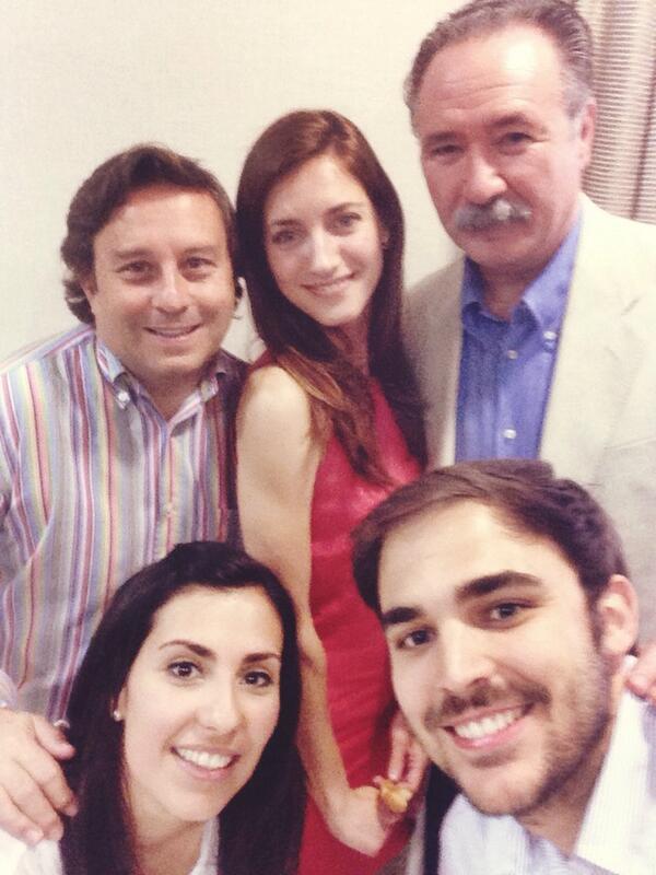 A_Valenzuela's tweet photo. Selfie del equipo de #pulmonchat @drgonzalezmoro @CarlosJimeNeumo @boehringer_esp y @AbelPharma http://t.co/NDqE5GraUQ