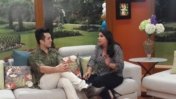 decasaencasatc's tweet photo. @brattSEMtc el día de ayer le dijo adiós a @SoyElMejorTC y hoy visita nuestro estudio.
#SolamenteDCEC http://t.co/bUhtqu8qwW