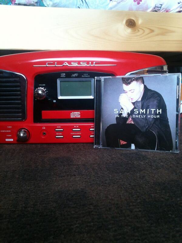 Robynleanne02's tweet photo. OMG.... It's finally arrived !!!!!! 🎶@samsmithworld http://t.co/zUBWXg3zbn