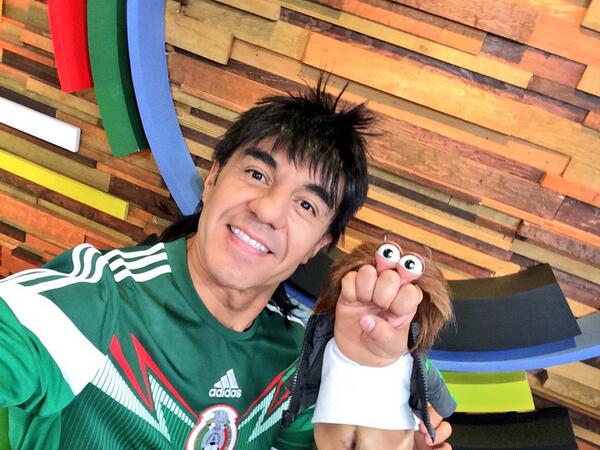 AdrianUribe's tweet photo. Aquí con mi valedor @Compayito_TD desde los estudios de @TD_Deportes en Río Janeiro http://t.co/G33YfD8Quv