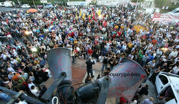 ertofficial_'s tweet photo. #ERTOpen #ert #antireport #occupyert RT @Skar_ Τώρα στη Λ. Μεσογείων έξω από το Ραδιομέγαρο http://t.co/KmkCYIXD0H