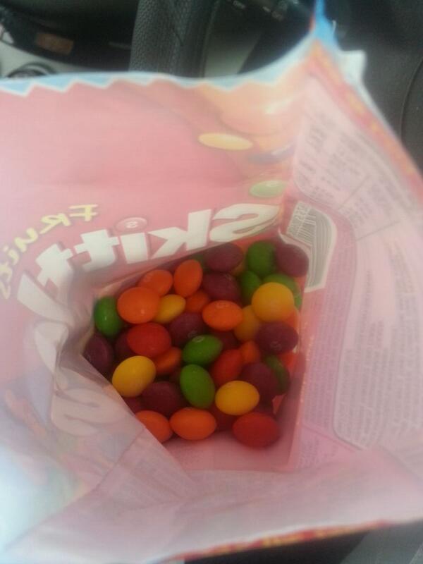 ThomasShoer's tweet photo. Mmmmm... @Skittles  #yummyfood http://t.co/WGgUzczljV