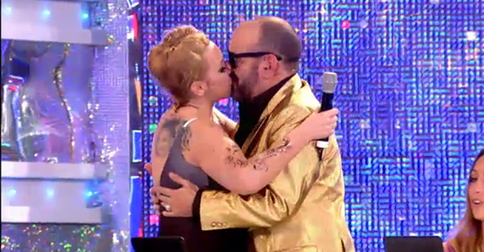 MQStv's tweet photo. Raquel Mosquera falla el salto, ¡y se lía a besos con el jurado!> http://t.co/7KAScAZgcB http://t.co/zdGMKuVDuy