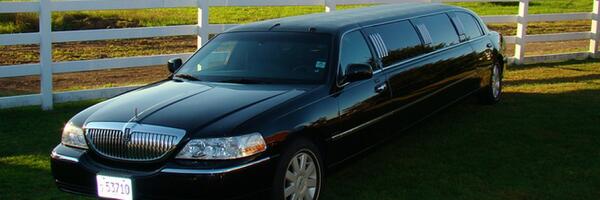 RandBLimo's tweet image. Why not take the 10 passenger into see the @RedSox try to get back to .500! Call 866-211-LIMO to book now!