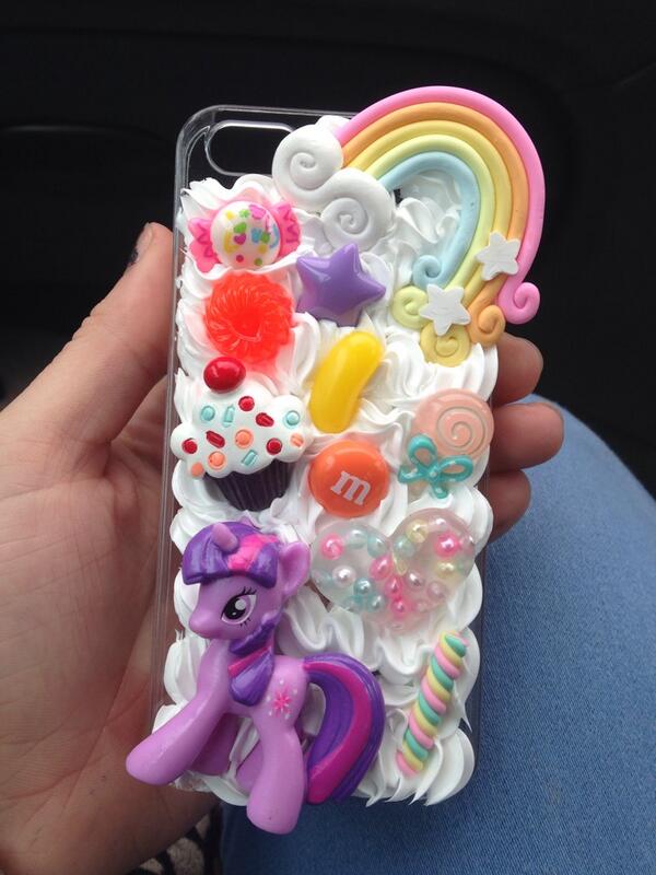 LizzaayyRheon's tweet image. @charleypotter2 @glitterbugsbtq my case is lush ;)