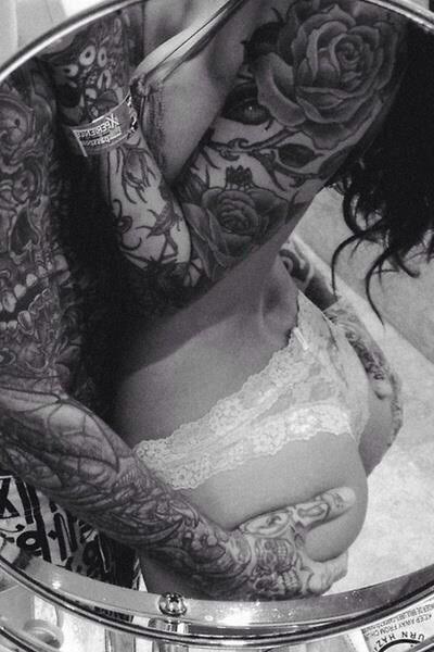 SumptuousPics's tweet photo. Tatoo ✝. http://t.co/lYCrJNJ6ZT
