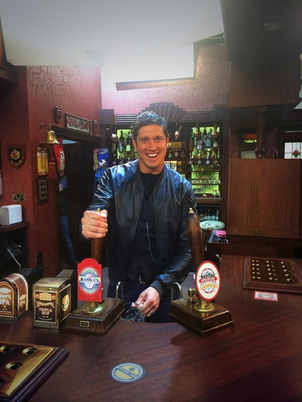 antonycotton's tweet photo. I can finally say it - my old mate @OfficialVernonK is joining the cast of @itvcorrie as our new barman Bob. Whoop! http://t.co/wW7Vf20s4S