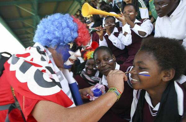 SEAMOS SOLIDARIOS Y DEMOSTREMOS UNA IMAGEN POSITIVA EN LA CITA PLANETARIA! #Mundial2014 #WorldCup2014