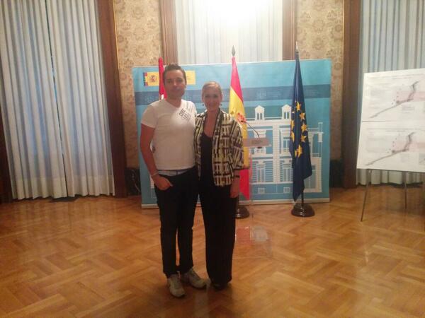 ccifuentes's tweet photo. :-) RT @rubenlodi: Acabada la reunión en la @DGobiernoMadrid sobre el Orgullo Estatal con la delegada @ccifuentes http://t.co/cfJIi2zXTL