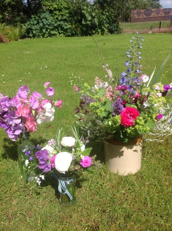 Louise Tomlinson tweet media