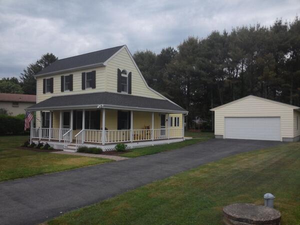 RealtorRayRI's tweet image. New listing 32 Hazen St Charlestown $375,000. # tockwotten cove.