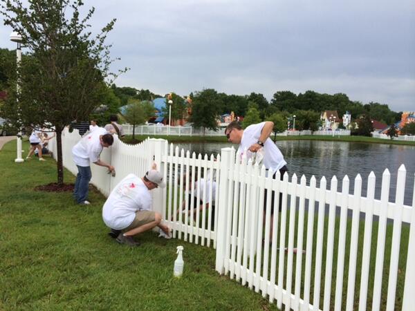 AstellasUS's tweet photo. A small fraction of the 1400+ volunteers that descended on @GKTWVillage today for #ChangingTomorrowDay! http://t.co/MVEZa1FdnV