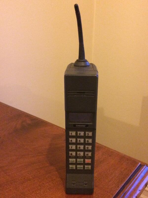 LorlyLorly's tweet image. Made it&apos;s very own personal appearance at @Eclipse_Legal #EclipseEvent (retro mobile tech from the 80&apos;s) RT #howcool?