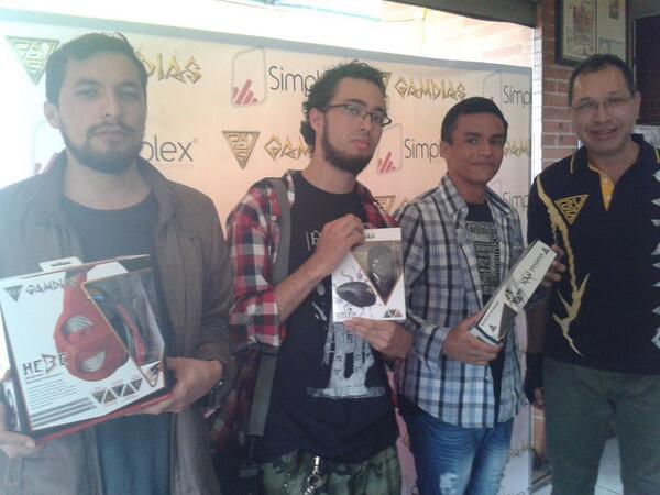 prensagjc's tweet image. Los ganadores con sus premios @harevelo @alyimm de @GAMDIAS y @Simplextec en el #LanzamientoGAMDIAS