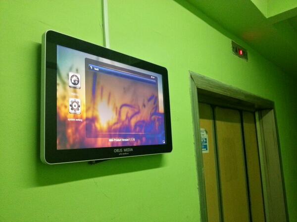 energener's tweet image. Цифровой район #Жулебино, понавешали зомбоящиков в подъездах. Интересно, футбол будут показывать?