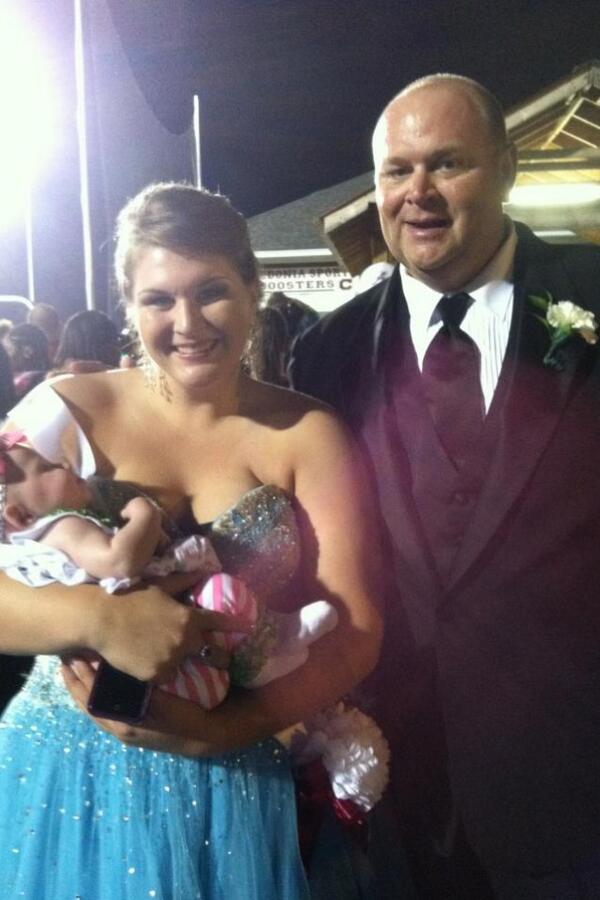 sarah_e_freeman's tweet image. Hardworking #dspdads @deepsouthpout @gshermanclothes @TFstarkville @929_Coffee @lovepoppyjewels @StarkvilleGrill”