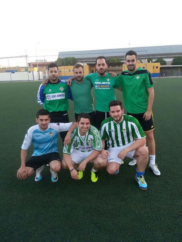 ManuelQuevedo1's tweet photo. Quedó claro quien domina!!
#barrioderbi @guiye_xico @paulino19007 @BertoDorado @nonodelgado87 @pabloalonso10 http://t.co/oSMSMJx2hB