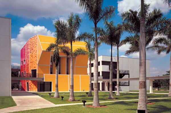 remindmetoread's tweet photo. @PrettyColleges Florida International University http://t.co/orN2Yaspu4
