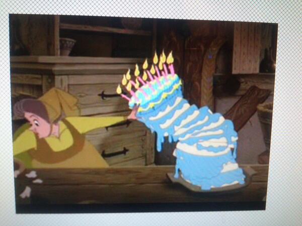 Luzizepam's tweet photo. Yo intentando hacer muffins. http://t.co/s9rasrDTbW