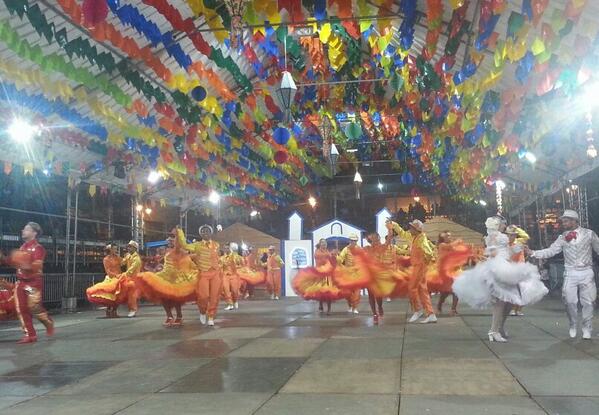 paraibalivre's tweet photo. A Junina Alegria de Matuto da cidade de Sousa abre o Festival Estadual de Quadrilhas. #SãoJoãoPraValer http://t.co/7cj2bPeW34