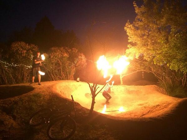 lehman33's tweet photo. I love the @GraviyGuild events! Photo by @EricSivers. #BackYardPumpTrack http://t.co/2ofnSz6e2O