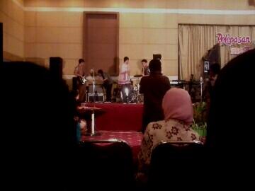 penampilan pembuka dari band Gading dkk :)