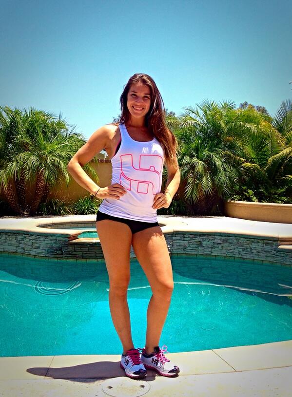 DaniLynnApple's tweet photo. I look real buff haha 😏💪 
#hangrite @HR_ATHLETICS http://t.co/Re9gah7jVC