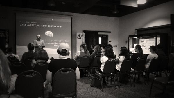 EarthlightDoc's tweet image. #EarthlightDoc is showing right now @B2science to top Arizona #science #teachers ! @NASA