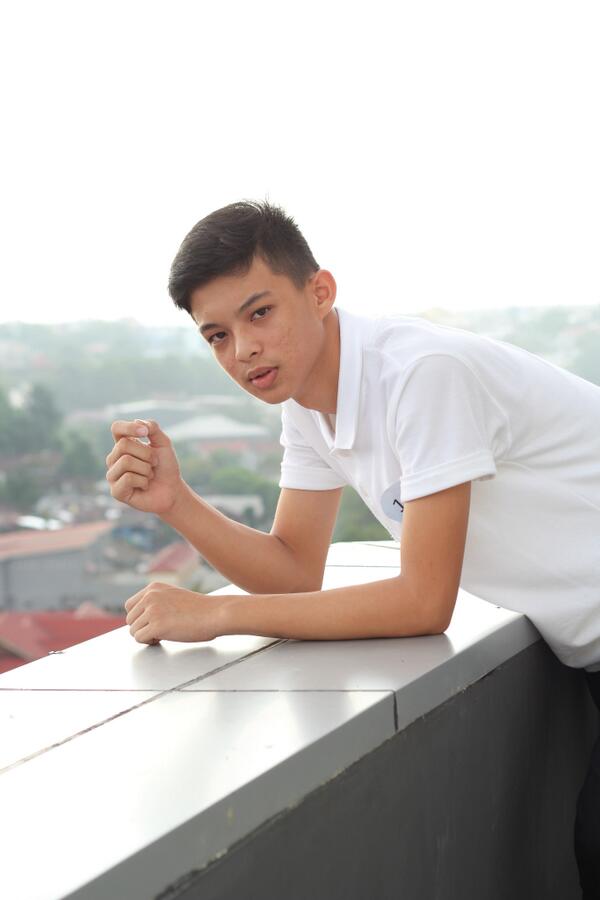 zetizen_mp's tweet image. Reynaldi Mbayang – MAN Model Manado @ManModelManado #NatashaModelingCompetition #XpresiParty2K14