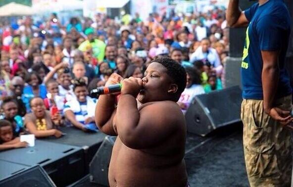 MissLegalllll's tweet photo. 😂😂😂 RT “@IZMraps: All fries on me http://t.co/kvBvoU8Ez9”