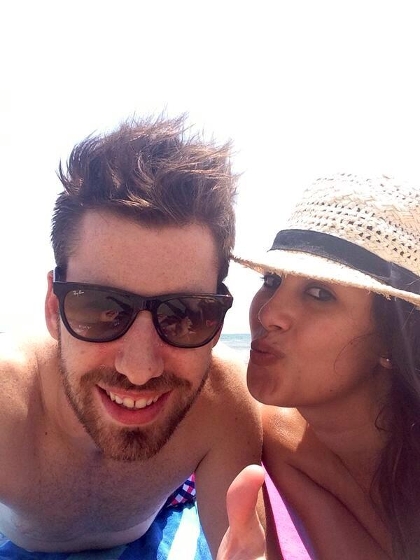 Nabilamondragon's tweet photo. @SergioCL13 por fin a casa feo!!!!! Que duermas muuuuuy bien y a las tres te vuelvo a ver!!!solo te queda un dia!!😘 http://t.co/VNXwhskSEr
