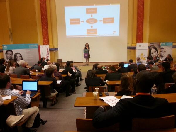 IPAGBS's tweet photo. I. Dalla Pozza professeur #IpagBS présente l'étude réalisée sur l'innovation en marketing de l'assurance à #assmkg http://t.co/ibFc1SzBNb