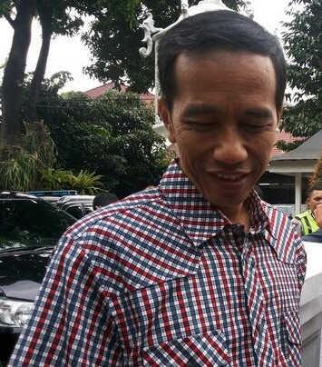 AtributKampanye's tweet photo. Yg blm punya #KemejaKotak2  order: Cek Bio "@BeritaPKB: Salam 2 jari. Jangan lupa 9 juli pilih Jokowi. #Tasikmalaya" http://t.co/0AQx5iIjRY