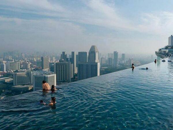 TourismEarth's tweet photo. Pool on the 57th floor of Marina Bay Sands , #Singapore #asia #travel #swimming #tourism #travel #amazing #USA http://t.co/zlfVvLiEL0