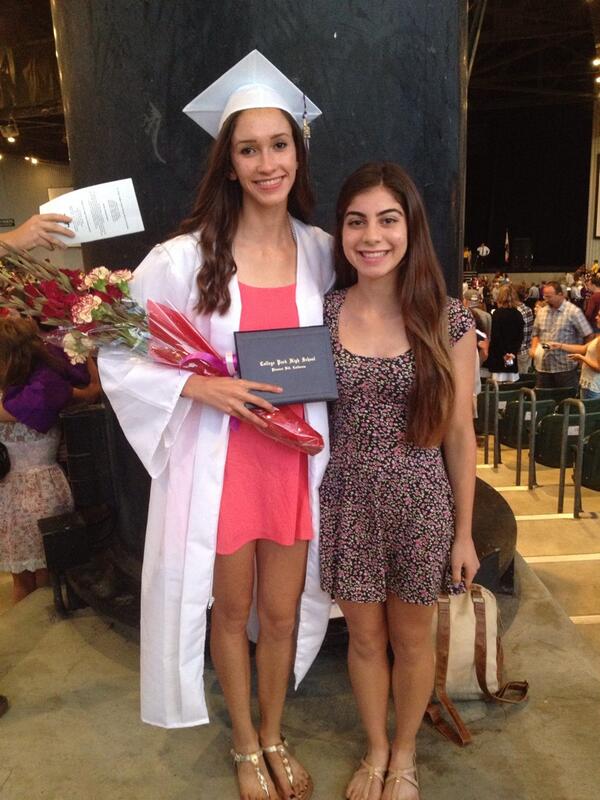 SelinaSaliba's tweet image. So proud of my baby duck 😘🐥😻👯👭💚💛 #notmodels