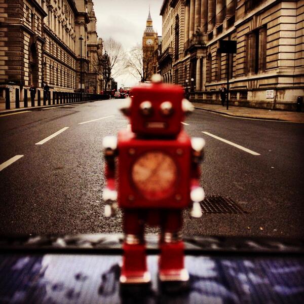 UltraBoyCreates's tweet image. As part of the #RobotAdventures series my latest mechanical buddy snook out on his own #creative #robot