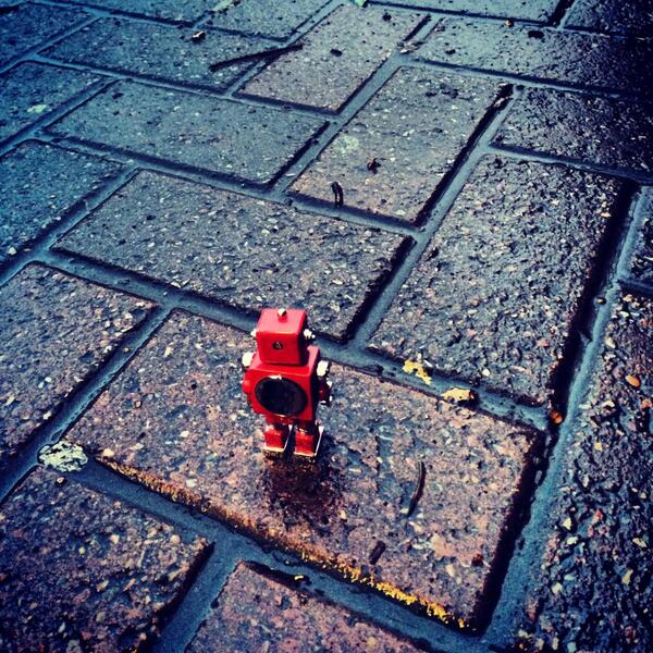 UltraBoyCreates's tweet image. As part of the #RobotAdventures series my latest mechanical buddy snook out on his own #creative #robot