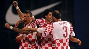 frontier_raas's tweet photo. We just LOVE #Croatia's cool red and white checkered #jersey! http://t.co/fMkAHbDb8c